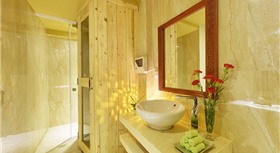 Khách sạn Royal Riverside Hội An